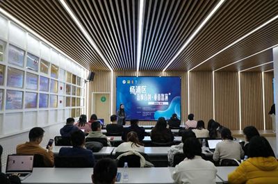 互聯(lián)網(wǎng)信息咨詢服務 連接信息與需求的橋梁